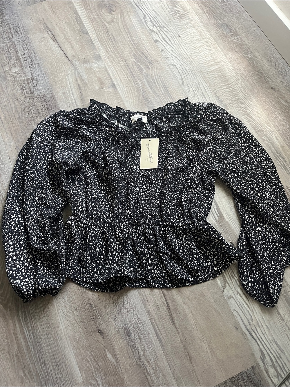 Universal Thread Black & White Ruffle Peplum Blouse